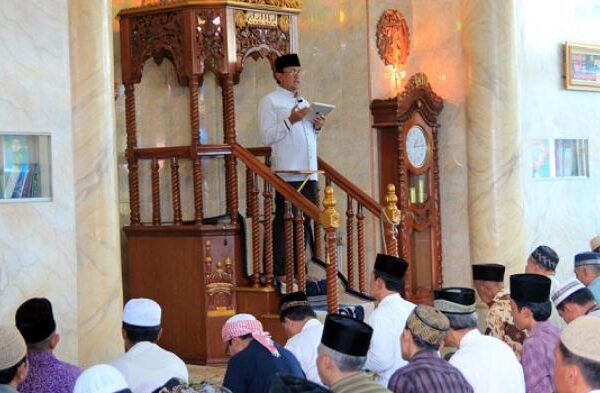 Buya Yahya Ingatkan Sunnah Mandi di Hari Jumat